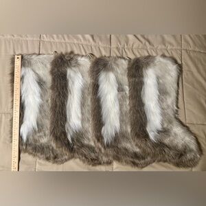 4 Stockings by Threshold